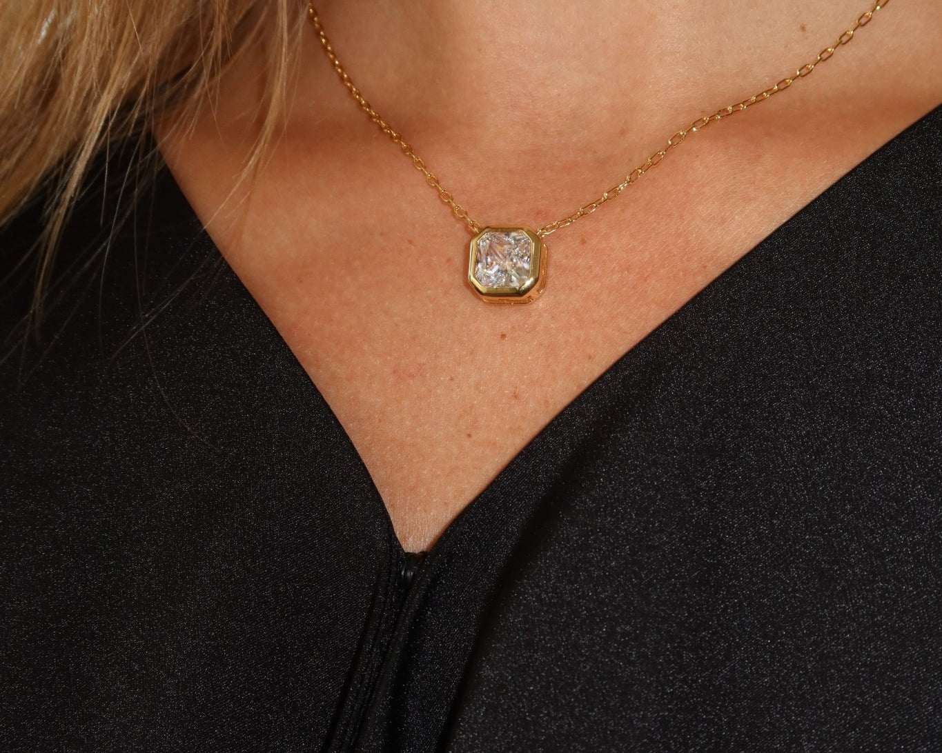 Bezel Diamond Pendant - NOA Jewels - 