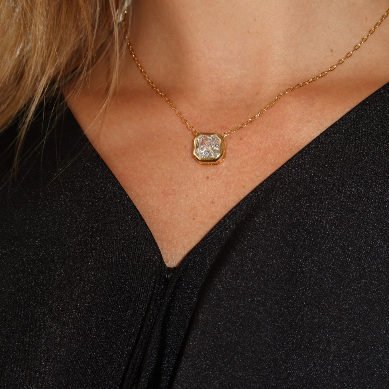 Bezel Diamond Pendant - NOA Jewels - 
