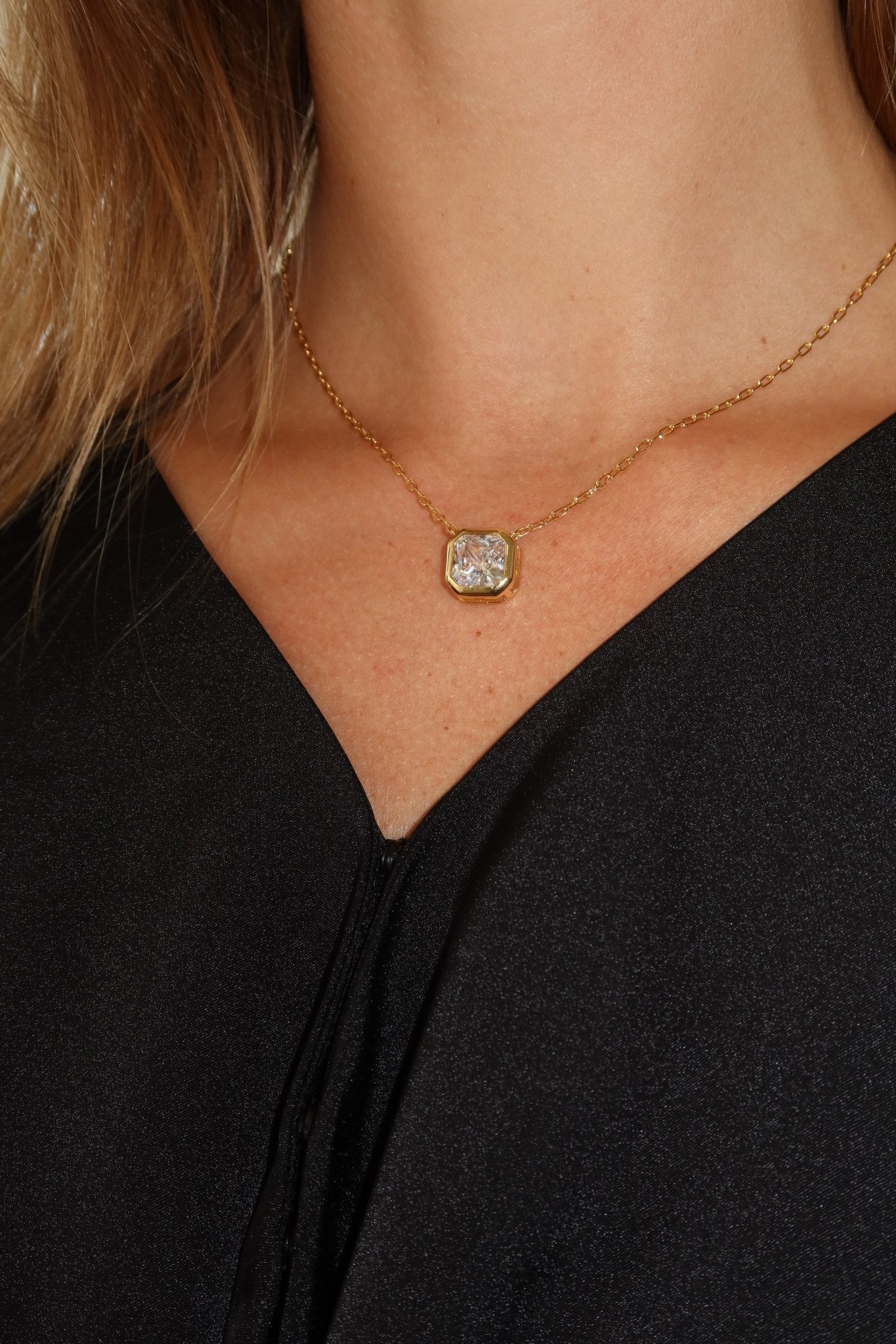 Bezel Diamond Pendant - NOA Jewels - 