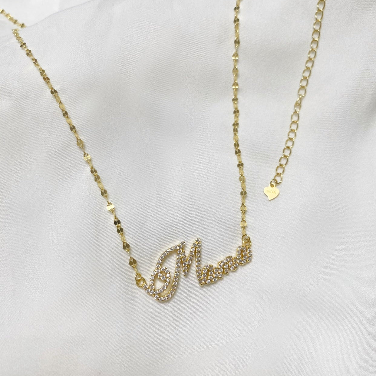 “Mama” Shimmery Necklace - NOA -