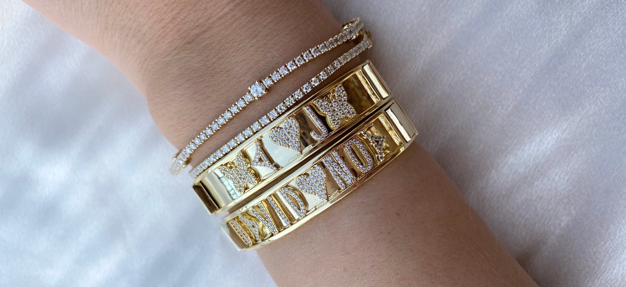 THE NOA CHARM BANGLE
