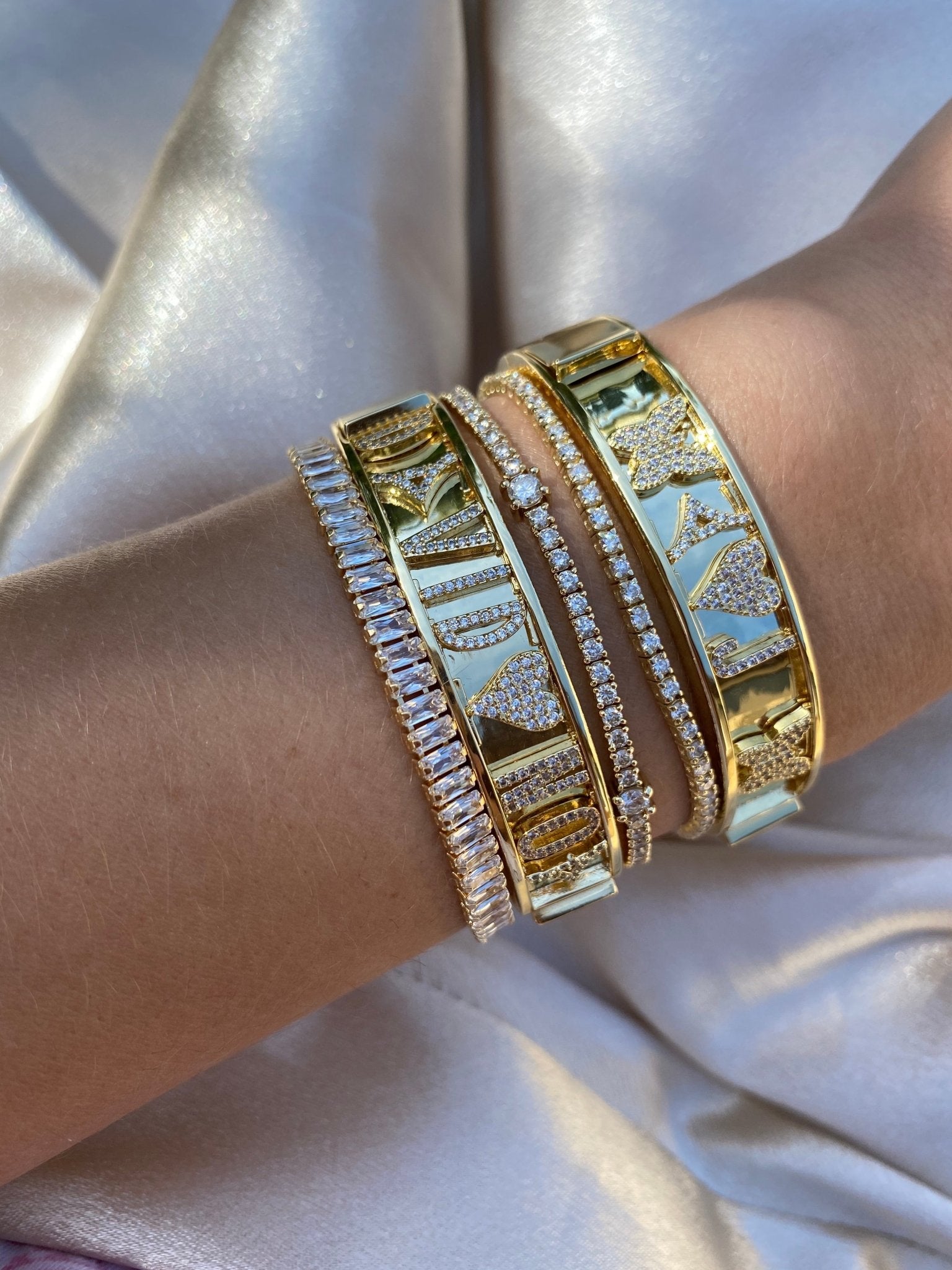 THE NOA CHARM BANGLE