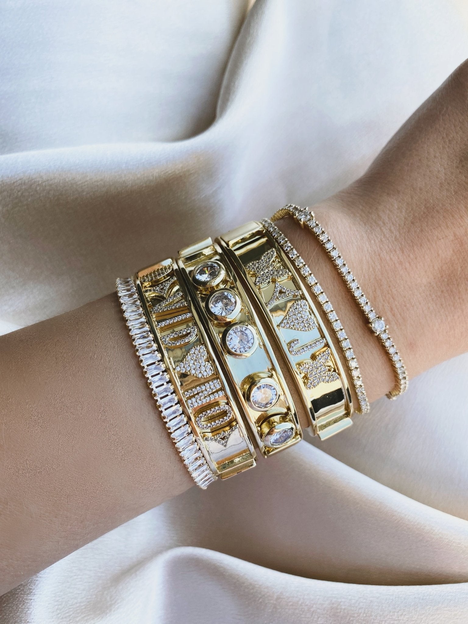 THE NOA CHARM BANGLE